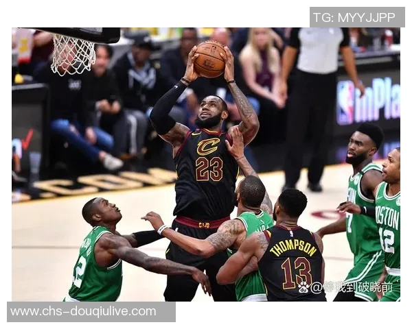 詹姆斯领衔湖人对决猛龙球队的精彩较量与战术分析